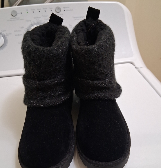 Cozy Black Women Or Kid Boots - Picture 1 of 5